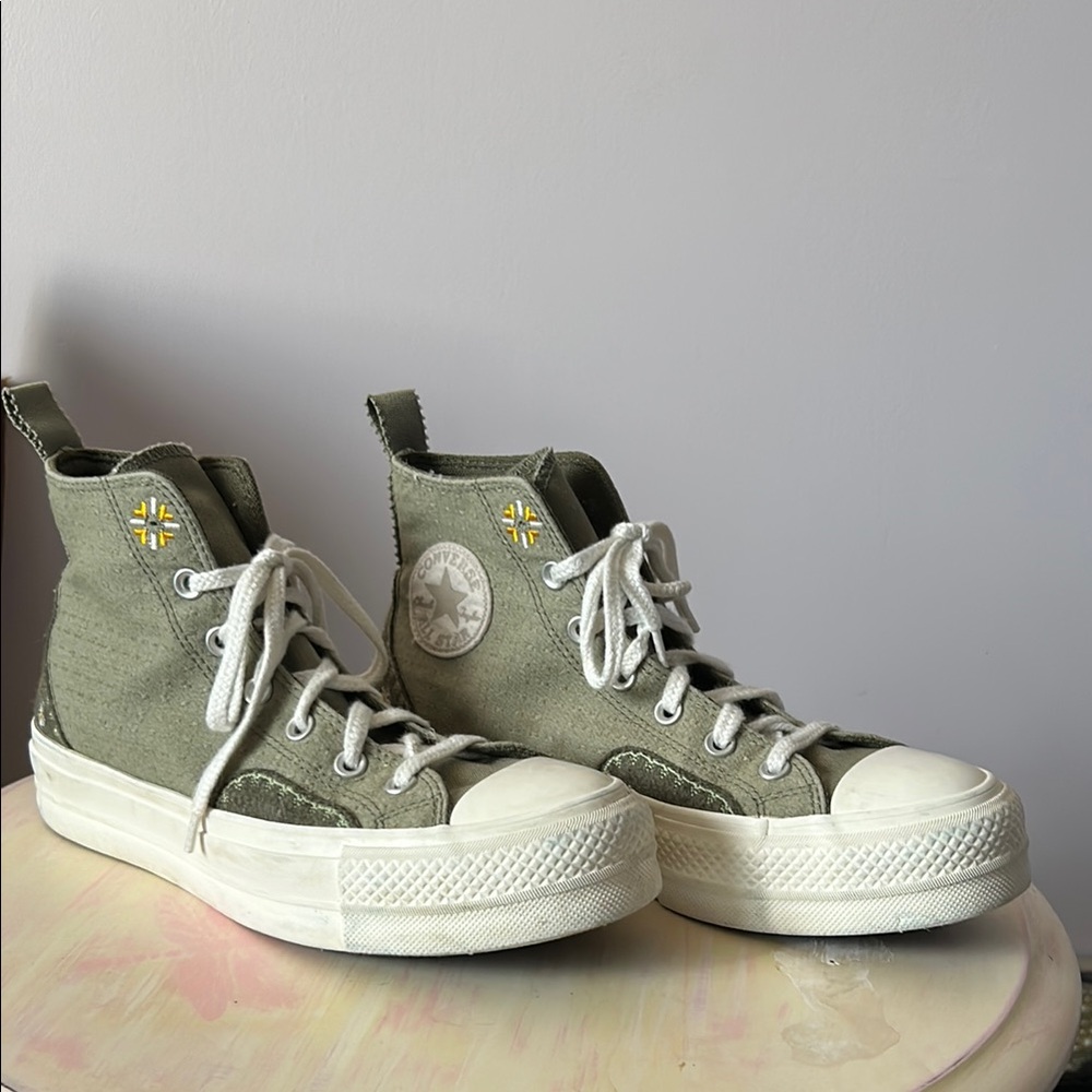 Green flower converse